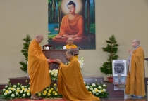 Chư Trưởng lão Hội đồng Chứng minh thăm, sách tấn Tăng Ni sinh Học viện Phật giáo VN tại TP.HCM