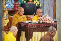 Chư Tăng Q.12 Bố-tát tại trường hạ Quảng Đức