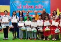 Lễ bế giảng lớp học đặc biệt trong cửa chùa