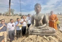 Lào tìm thấy nhiều pho tượng Phật gần sông Mekong