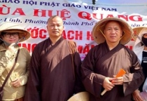 Chùa Huệ Quang trao hơn 1.000 bình nước sạch đến bà con H.Gò Công Đông, Tân Phú Đông (Tiền Giang)