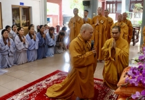 Chư Tăng và Phật tử cúng dường hành giả các trường hạ tập trung tại TP.HCM