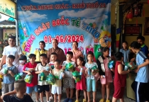 Chùa Minh Giác (TP.Thủ Đức) tổ chức văn nghệ tặng quà thiếu nhi