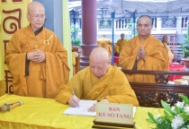 Ban Trị sự GHPGVN TP.HCM và các đoàn viếng tang Hòa thượng Thích Huệ Trí 