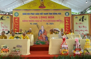 Đồng Nai: Phân ban TTXH Giáo dục TƯ (chùa Long Hoa) tổ chức tặng quà đến gia đình khó khăn nhân Đại lễ Vu lan PL.2568