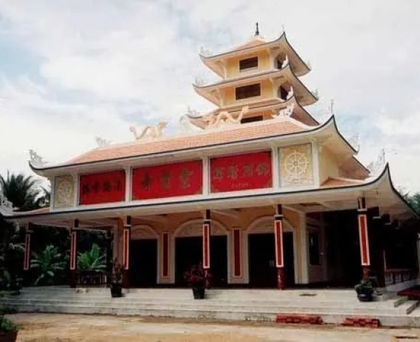 Chùa Tuyên Linh (Mỏ Cày, Bến Tre)