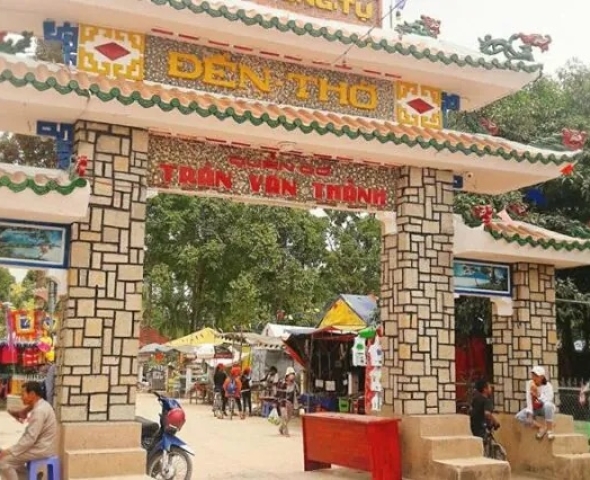 Đền thờ quản cơ Trần Văn Thành (Châu Phú, An Giang)
