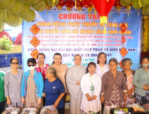Chùa Pháp Thiền (Q.8) tổ chức khám bệnh, trao quà cho người khiếm thị
