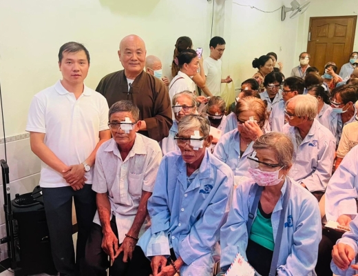 Ban Từ thiện xã hội báo Giác Ngộ tài trợ phẫu thuật mắt cho 112 bệnh nhân nghèo