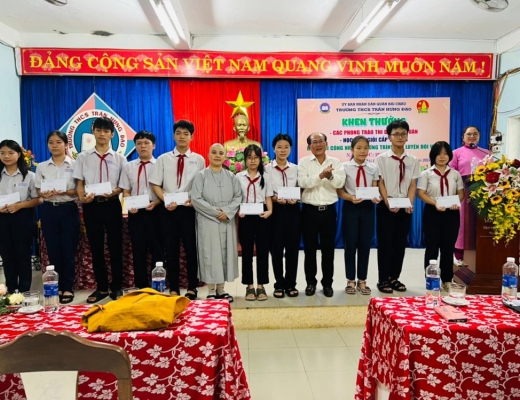 Đà Nẵng: Ban Trị sự Phật giáo quận Hải Châu trao tặng học bổng 