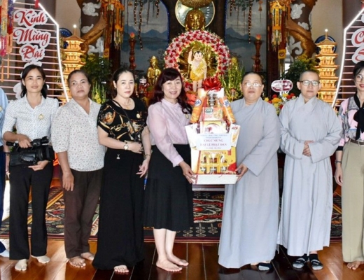 KonTum: Lãnh đạo cấp Uỷ, chính quyền thăm và chúc mừng Đại lễ Phật Đản PL.2568 tại chùa Pháp Hoa
