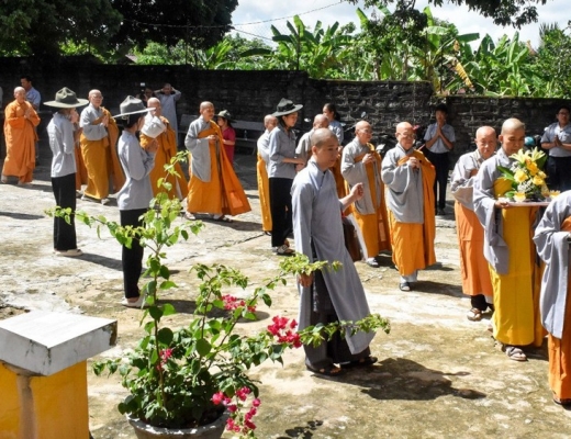 Kon Tum: Phân ban Ni giới Trung ương GHPGVN thăm, cúng dường trường hạ Ngọc Hòa và Pháp Hoa