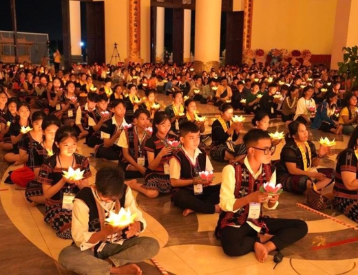 Bình Phước: Lung linh đêm hoa đăng "Con về bên Phật" tại Khoá Tu - Hội Trại Phật tử Dân Tộc