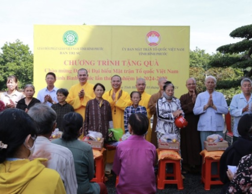 Bình Phước: Ban Trị sự Phật giáo tỉnh cùng UBMTTQVN tỉnh tặng 200 phần quà đến gia đình nghèo