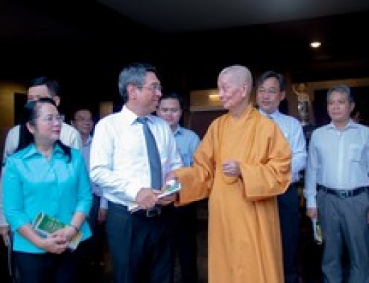 Phái đoàn lãnh đạo TP.HCM thăm Đức Pháp chủ, Trưởng lão Hòa thượng Phó Pháp chủ GHPGVN