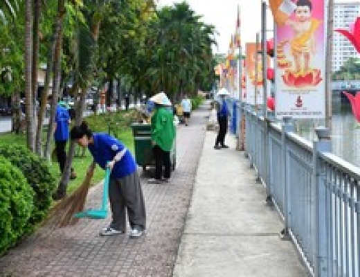 Quan Âm tu viện phát động dọn rác bảo vệ môi trường sống