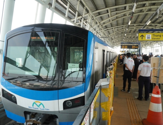 TP.HCM: Tăng Ni tham quan trên chuyến Metro số 1 Bến Thành - Suối Tiên chạy thử nghiệm