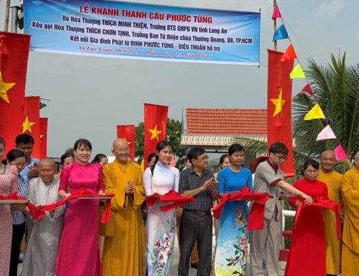 Ban Từ thiện xã hội báo Giác Ngộ bàn giao cầu bê-tông tại tỉnh Bến Tre, Long An
