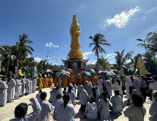 Tiền Giang: An vị tôn tượng Bồ-tát Quán Thế Âm tại chùa Kim Thiền
